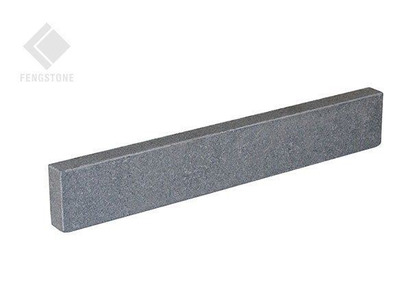 Flamed-Kerbstone-(Dark-grey-Granite)